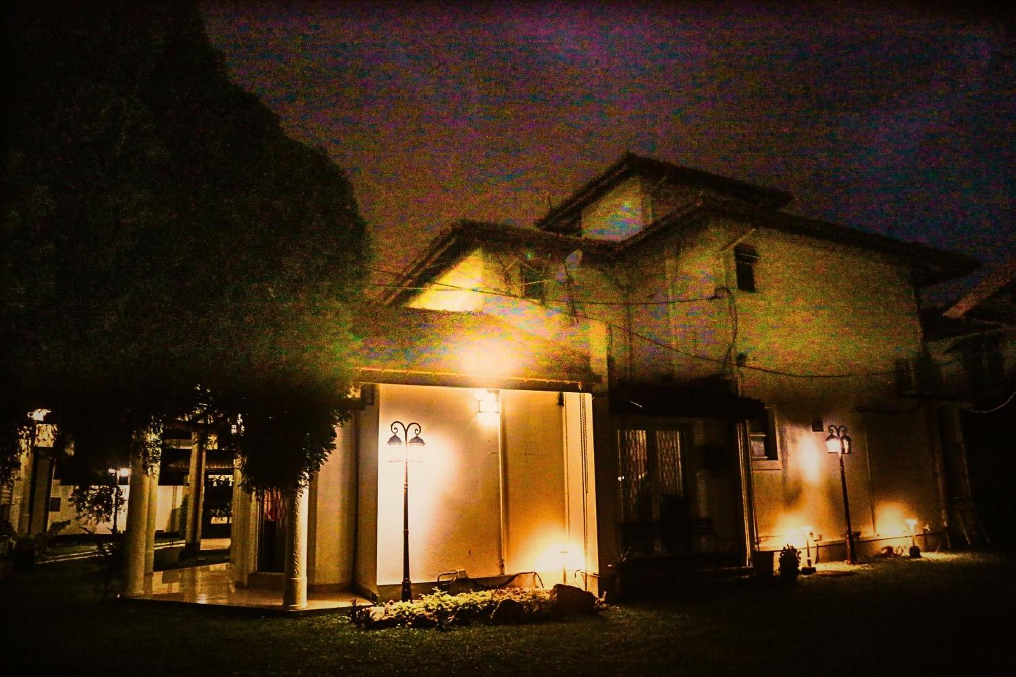 Ared Villa Katunayake Exterior photo