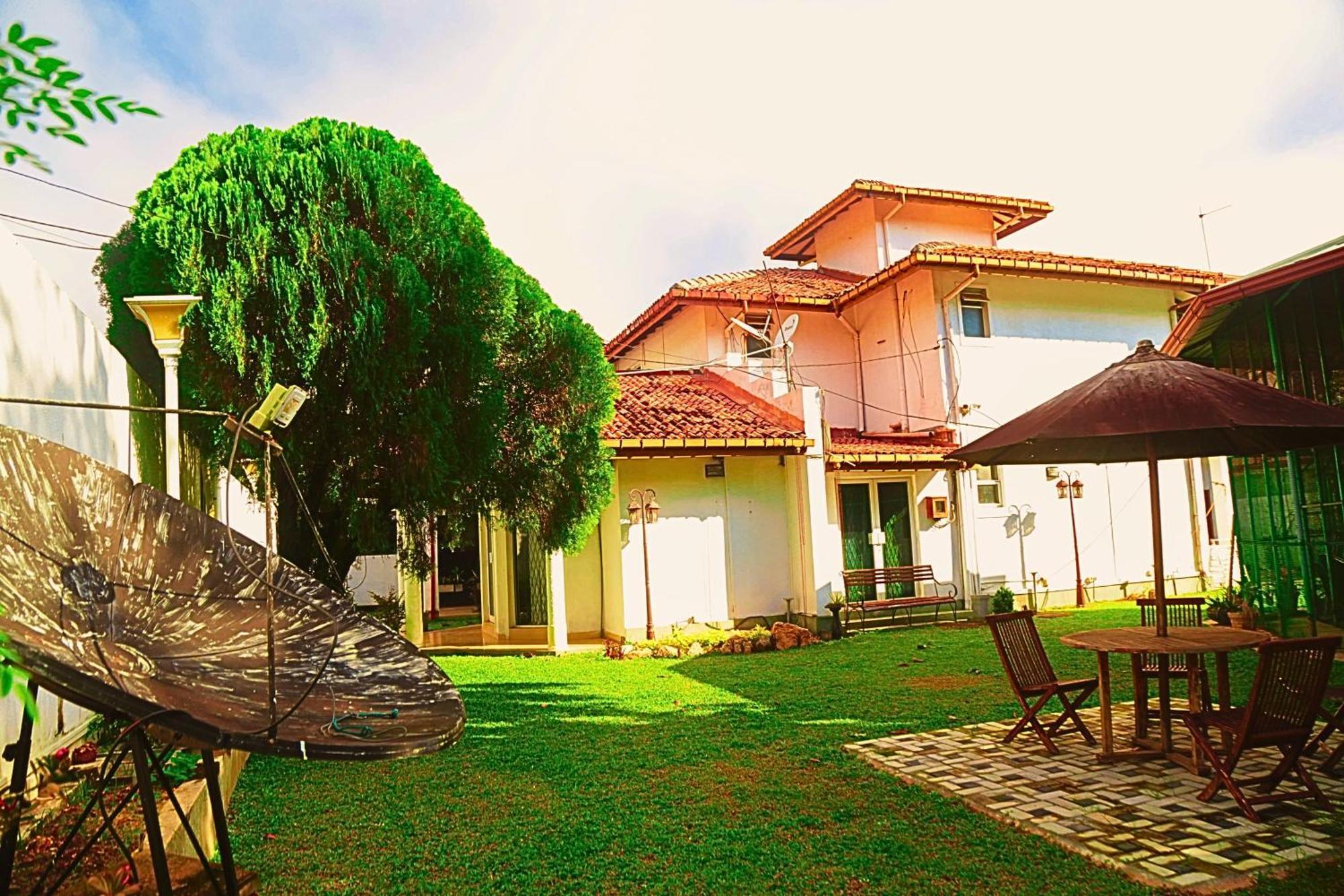 Ared Villa Katunayake Exterior photo