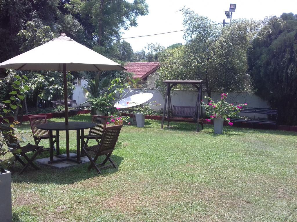 Ared Villa Katunayake Exterior photo
