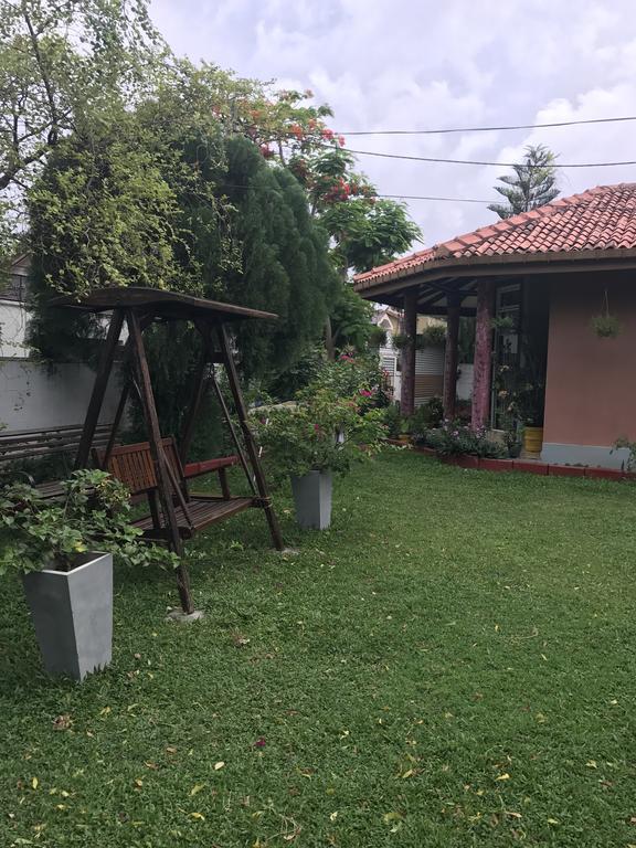Ared Villa Katunayake Exterior photo