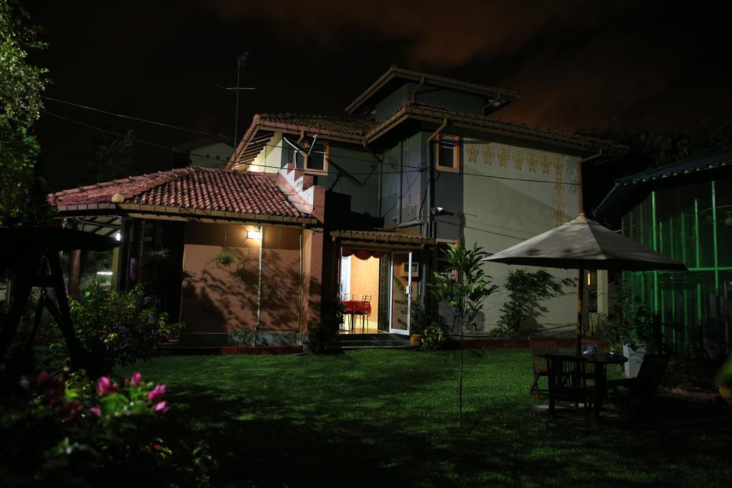 Ared Villa Katunayake Exterior photo