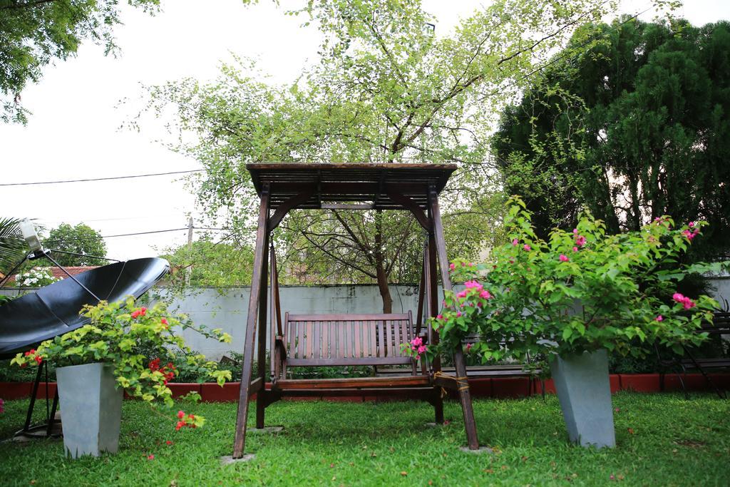 Ared Villa Katunayake Exterior photo