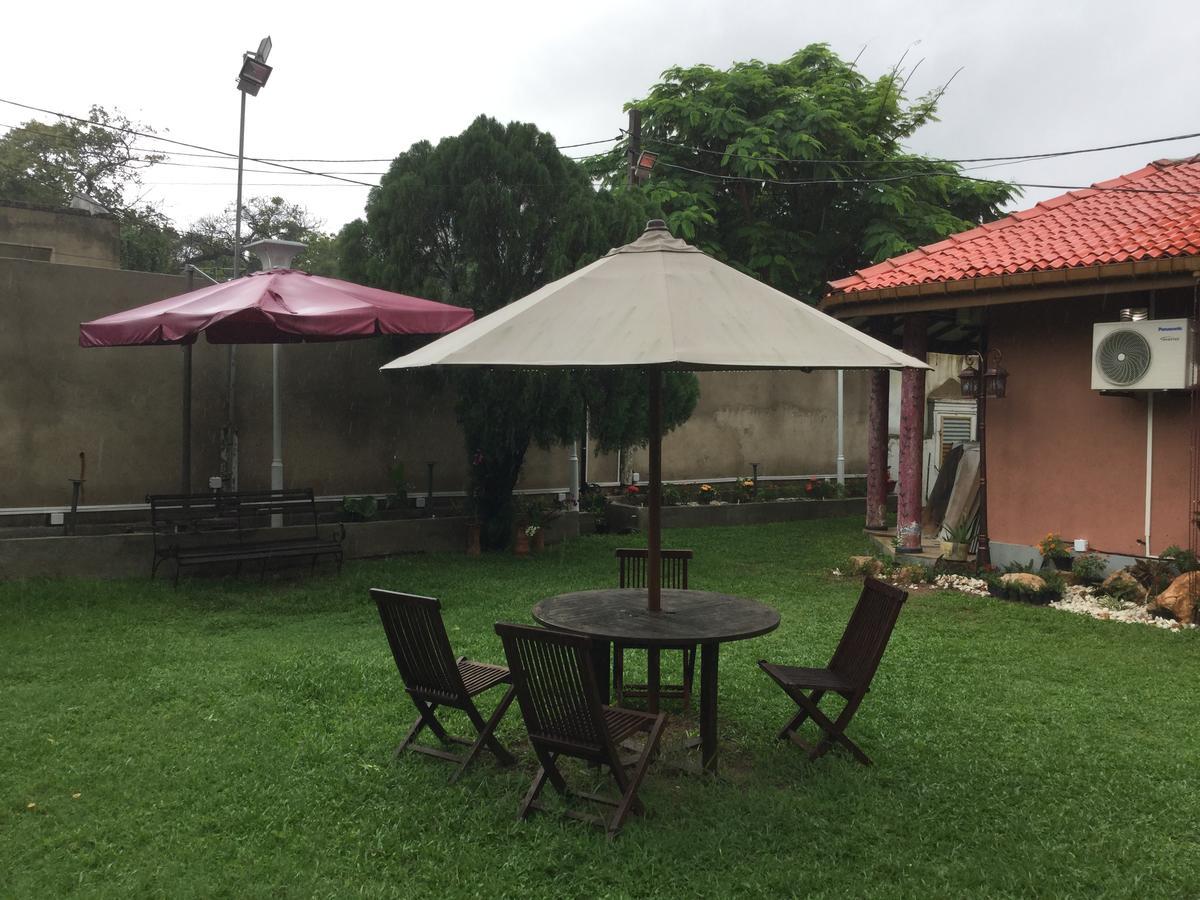 Ared Villa Katunayake Exterior photo